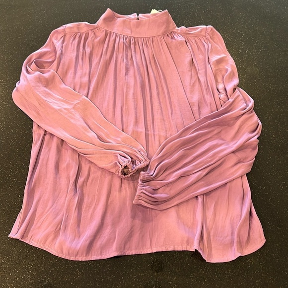 BANANA REPUBLIC FACTORY NWT Purple high neck blouse with button detail size M - Picture 3 of 10